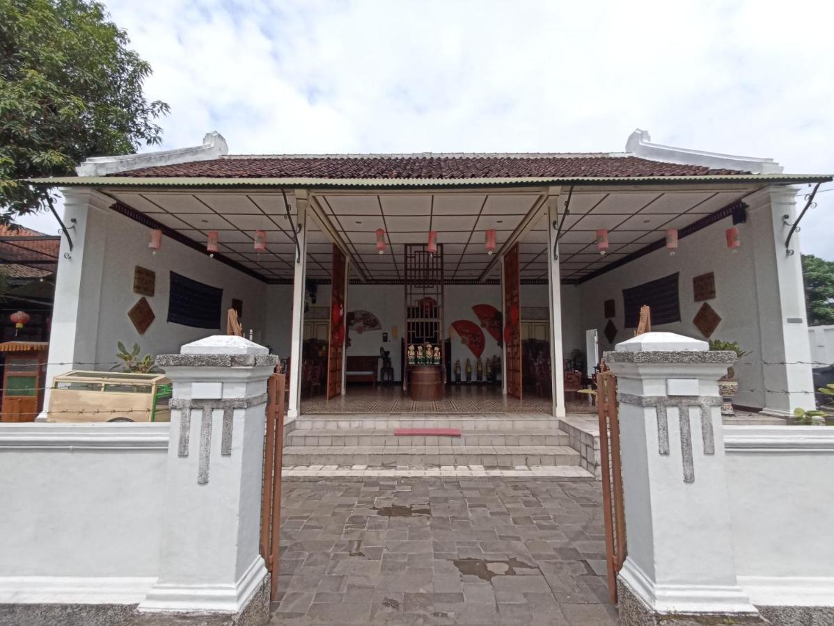 Mruyung Guest House Kota Lama Banyumas Mitra Reddoorz Экстерьер фото